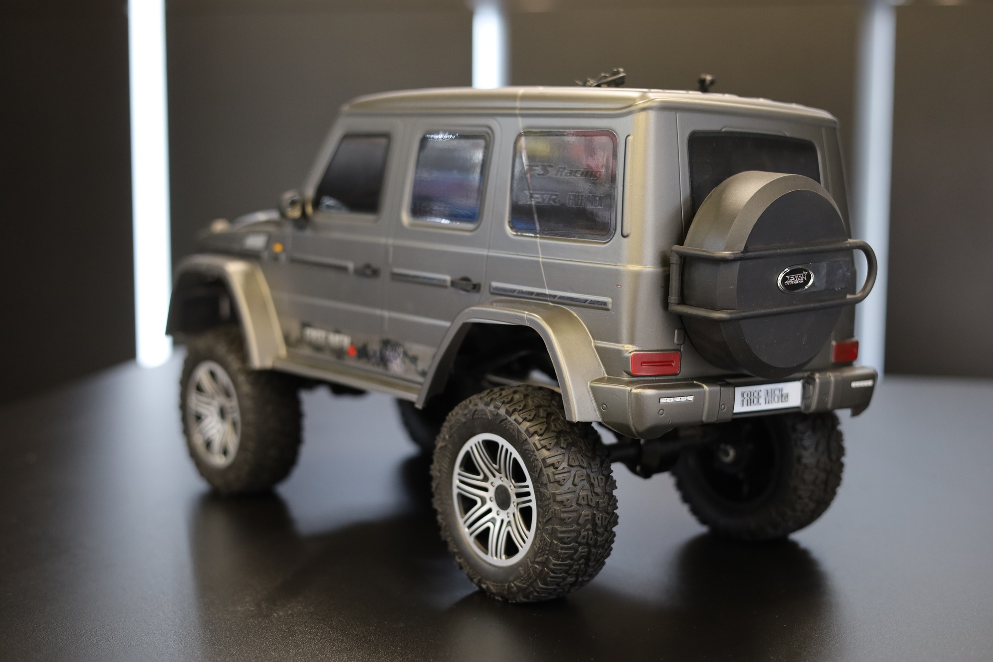 Радиоуправляемая модель FS53512 1/10 Rock Crawler